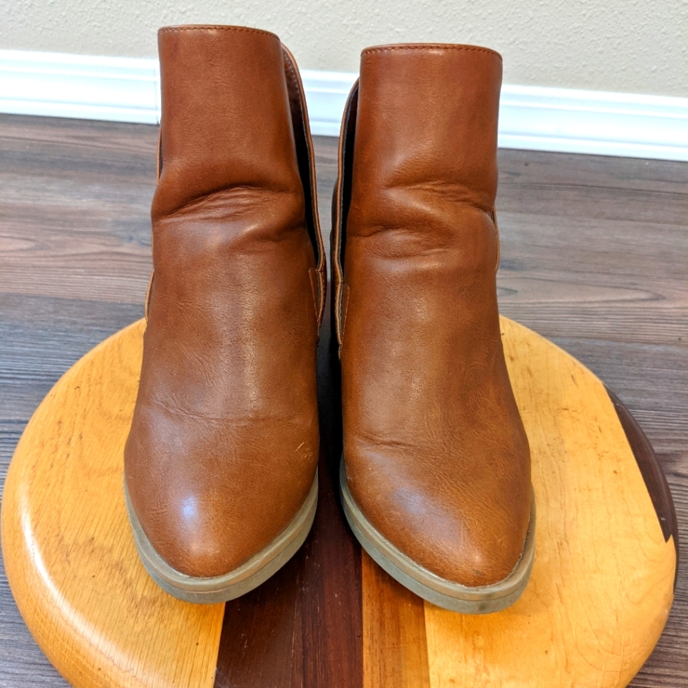 Apt 9 Ankle Boots size 6 1/2 brown